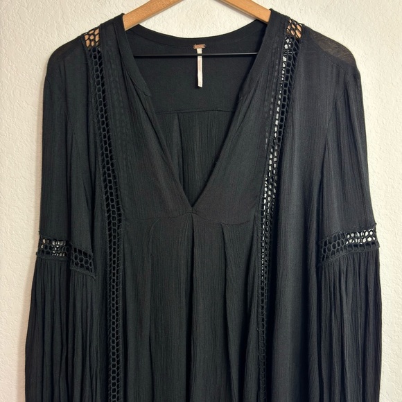 FREE PEOPLE BLACK BABYDOLL LACE INSET TUNIC TOP OVERSIZED MEDIUM 100% RAYON - Picture 7 of 8